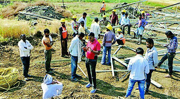 Next to the power grid of the District Collector | पॉवर ग्रिडचा जिल्हाधिकाऱ्यांपुढे पंचनामा Next to the power grid of the District Collector | पॉवर ग्रिडचा जिल्हाधिकाऱ्यांपुढे पंचनामा