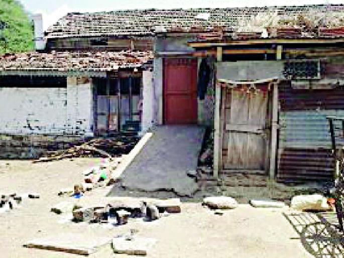 Crooked wife's murder in the mouth | मुर्धोणीत दगडाने ठेचून पत्नीचा खून Crooked wife's murder in the mouth | मुर्धोणीत दगडाने ठेचून पत्नीचा खून