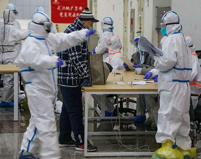 Coronavirus: Does eating chicken transmit the corona virus? The central government has answered | Coronavirus: चिकन खाल्ल्याने कोरोना व्हायरसची लागण होते? केंद्र सरकारनं दिलं 'हे' उत्तर Coronavirus: Does eating chicken transmit the corona virus? The central government has answered | Coronavirus: चिकन खाल्ल्याने कोरोना व्हायरसची लागण होते? केंद्र सरकारनं दिलं 'हे' उत्तर