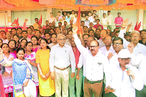 Rural Bank employees gathered in Aurangabad | औरंगाबादेत ग्रामीण बँक कर्मचारी एकवटले Rural Bank employees gathered in Aurangabad | औरंगाबादेत ग्रामीण बँक कर्मचारी एकवटले