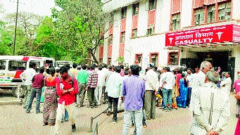 Mummy movement while preparing for funeral; Water piglets | अंत्यविधीची तयारी सुरू असताना मयताची हालचाल; पाणीही पिले Mummy movement while preparing for funeral; Water piglets | अंत्यविधीची तयारी सुरू असताना मयताची हालचाल; पाणीही पिले