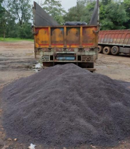 In Gondia district, theft of raw iron worth Rs 34 lacs | गोंदिया जिल्ह्यात ३४ लाखांच्या कच्च्या लोखंडाची चोरी पकडली In Gondia district, theft of raw iron worth Rs 34 lacs | गोंदिया जिल्ह्यात ३४ लाखांच्या कच्च्या लोखंडाची चोरी पकडली