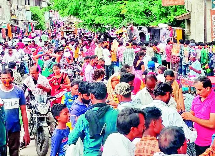 The danger of the third wave of corona spreading due to the well-educated? | सुशिक्षितांमुळे कोरोनाची तिसरी लाट पसरण्याचा धोका? The danger of the third wave of corona spreading due to the well-educated? | सुशिक्षितांमुळे कोरोनाची तिसरी लाट पसरण्याचा धोका?