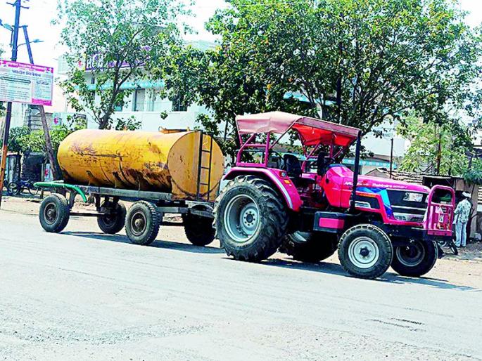 Artificial water scarcity in Arvi town; The housewives were humiliated | आर्वी शहरावर कृत्रिम पाणी टंचाईचे सावट; गृहिणींची झाली फजिती Artificial water scarcity in Arvi town; The housewives were humiliated | आर्वी शहरावर कृत्रिम पाणी टंचाईचे सावट; गृहिणींची झाली फजिती