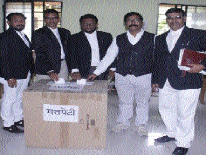 Hanging as president, Joshi wins as secretary | अध्यक्षपदी हंगे, सचिवपदी जोशी विजयी