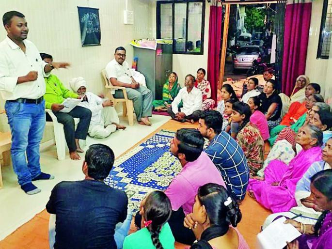 Nagpurian are learning lessons of Legislation | नागपूरकर गिरवताहेत संविधानाचे धडे Nagpurian are learning lessons of Legislation | नागपूरकर गिरवताहेत संविधानाचे धडे