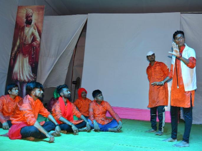 Fourth day open to adorers | चौथ्या दिवसांपासून आरास भाविकांसाठी खुल्या