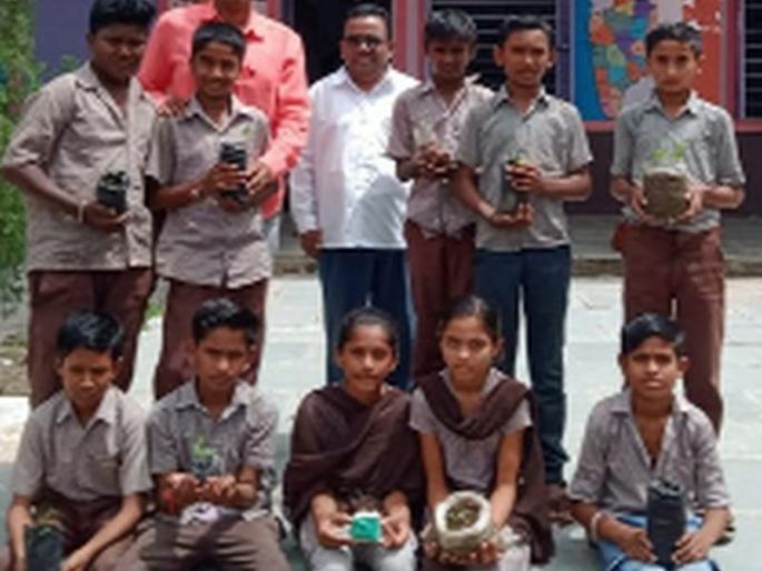 Tree planting .... | वृक्ष लागवड... विद्यार्थ्यांनी बियांचे अंकुरण करुन केले रोपण ..