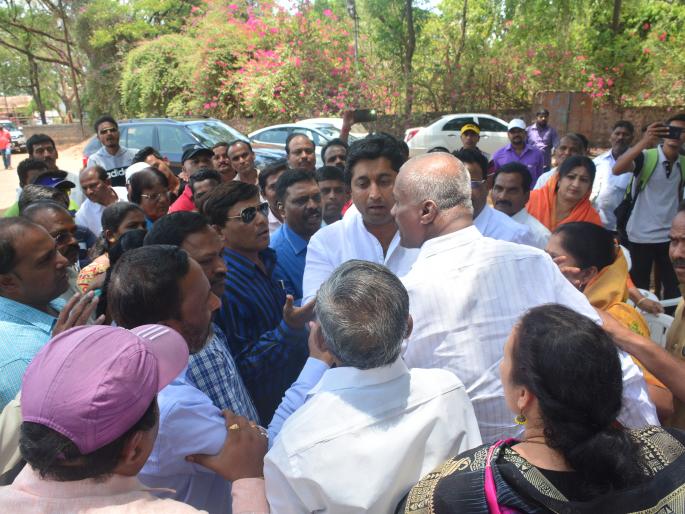 The delegation will meet the police superintendent of Shahu Samadhi | शाहू समाधीचे काम पोलीस बंदोबस्तात, पोलीस अधीक्षकांना भेटणार शिष्टमंडळ The delegation will meet the police superintendent of Shahu Samadhi | शाहू समाधीचे काम पोलीस बंदोबस्तात, पोलीस अधीक्षकांना भेटणार शिष्टमंडळ