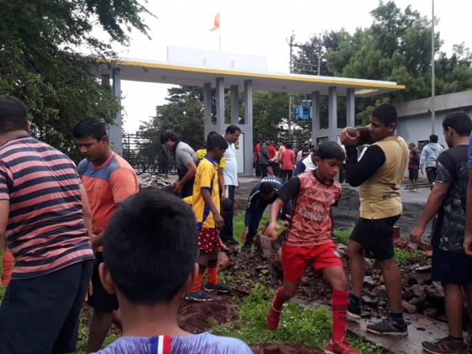 Cleanliness in Kolhapur Divisional Sports Complex | कोल्हापूर विभागीय क्रीडा संकुल परिसरात स्वच्छता   Cleanliness in Kolhapur Divisional Sports Complex | कोल्हापूर विभागीय क्रीडा संकुल परिसरात स्वच्छता