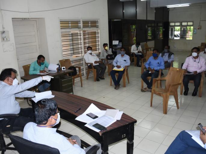 Relocate flood affected citizens: Chandrakant Jadhav | पूरबाधित नागरिकांचे स्थलांतर करा :चंद्रकांत जाधव Relocate flood affected citizens: Chandrakant Jadhav | पूरबाधित नागरिकांचे स्थलांतर करा :चंद्रकांत जाधव