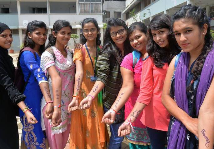 Friendship is tight ..... | मैत्रीचे नाते झाले घट्ट.....