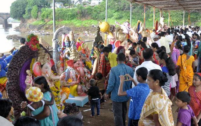 112 Ganesh idol of Panchganga River Ghatan | पंचगंगा नदी घाटावर ११२ गणेश मुर्तीदान 112 Ganesh idol of Panchganga River Ghatan | पंचगंगा नदी घाटावर ११२ गणेश मुर्तीदान
