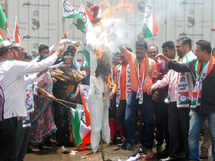 Kolhapur: Chief Roads, Side-Offices, Footpath Cleanliness, Senior Officers, including the Commissioner in the Campaign | कोल्हापूर :  राम कदम यांची आमदारकी रद्द करा, जिजाऊ ब्रिगेड : शिवाजी चौकात निदर्शने Kolhapur: Chief Roads, Side-Offices, Footpath Cleanliness, Senior Officers, including the Commissioner in the Campaign | कोल्हापूर :  राम कदम यांची आमदारकी रद्द करा, जिजाऊ ब्रिगेड : शिवाजी चौकात निदर्शने