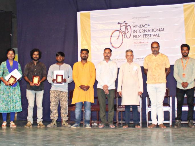 Kawdasha, the best documentary in the national group, tells of the Vintage Film Festival | राष्ट्रीय गटात ‘कवडसा’ सर्वोत्कृष्ट माहितीपट, विंटेज चित्रपट महोत्सवाची सांगता Kawdasha, the best documentary in the national group, tells of the Vintage Film Festival | राष्ट्रीय गटात ‘कवडसा’ सर्वोत्कृष्ट माहितीपट, विंटेज चित्रपट महोत्सवाची सांगता