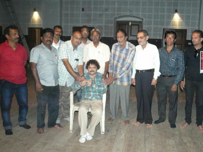 Contributing to theater artist, Kolhapur, and contribution of theater drama | कोल्हापूरात रंगभूमीदिनी कलाकाराला अर्थसहाय्य, प्रतिज्ञा नाट्यरंगचे योगदान