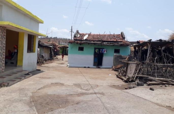 Coronavirus in Yawatmal; They keep corona far away from there homes.. but How? | Coronavirus in Yawatmal ; कोरोनामुळे भलेभले थकले.. पण 'इथले' साधेसुधे तरले... Coronavirus in Yawatmal; They keep corona far away from there homes.. but How? | Coronavirus in Yawatmal ; कोरोनामुळे भलेभले थकले.. पण 'इथले' साधेसुधे तरले...