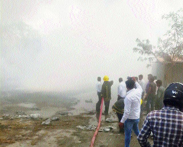 Flooding fireworks | विल्होळीत दोन कं पन्यांना आग