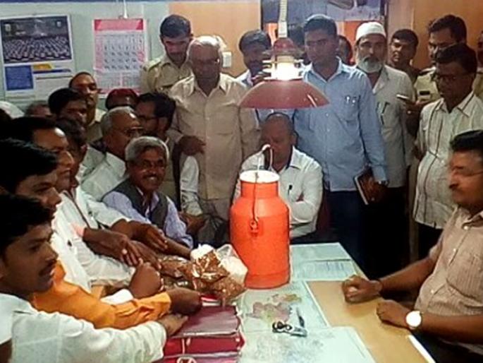 The prohibition of government's import policy by the Farmers' Struggle Committee | शेतकरी संघर्ष समितीकडून सरकारच्या आयात धोरणाचा निषेध The prohibition of government's import policy by the Farmers' Struggle Committee | शेतकरी संघर्ष समितीकडून सरकारच्या आयात धोरणाचा निषेध