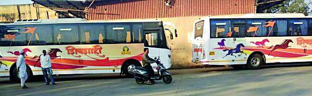 Transport Corporation's 'Looting' in the name of 'Shivshahi' | ‘शिवशाही’च्या नावावर परिवहन मंडळाची ‘लुटशाही’ Transport Corporation's 'Looting' in the name of 'Shivshahi' | ‘शिवशाही’च्या नावावर परिवहन मंडळाची ‘लुटशाही’