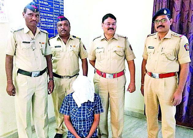 Cashier charges 61 lakh crores | कॅशियरने केली ६१ लाखांची अफरातफर Cashier charges 61 lakh crores | कॅशियरने केली ६१ लाखांची अफरातफर