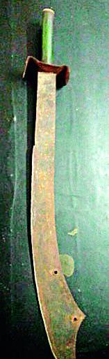 The guitar bag caught the youth with the sword | गिटार बॅगमध्ये तलवार घेऊन जाणाऱ्या तरुणास पकडले