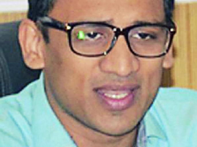 On the leave of the Collector; Farmers on the wind | जिल्हाधिकारी रजेवर; शेतकरी वाऱ्यावर