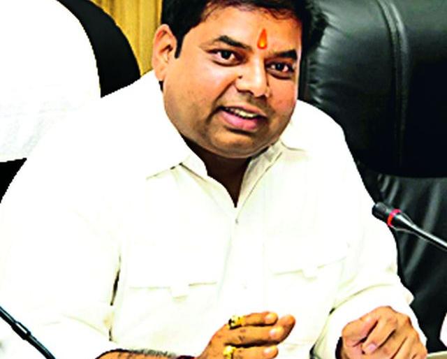 Order for immediate payment of purchase of tur | तूर खरेदीचे चुकारे तत्काळ देण्याचे आदेश