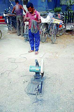 The corporator's electricity stolen from the contractor! | ‘त्या’ ठेकेदाराकडून महापालिकेच्या विजेची चोरी !