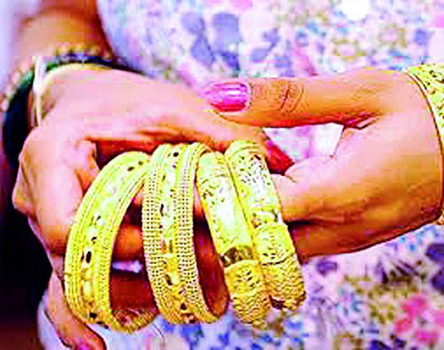 Gold drought | सोन्याला दुष्काळाची झळ