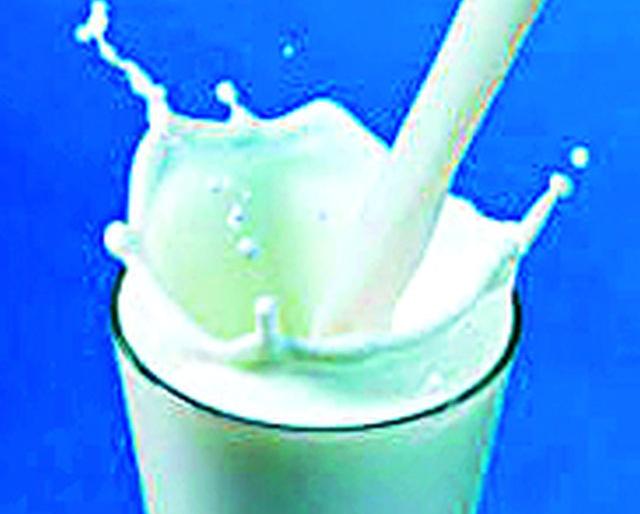 Will the closure of milk scheme be revived on PPP basis? | बंद पडणाऱ्या दूध योजना पीपीपी तत्त्वावर पुनर्जीवित होणार?