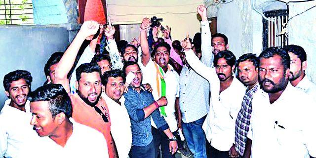 The behavior of the BJP group leader in defaming women | भाजप गटनेत्याची वर्तणूक महिलांचा अवमान करणारी