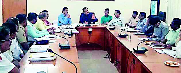 Complete the city's work promptly | शहरातील कामे तातडीने पूर्ण करा Complete the city's work promptly | शहरातील कामे तातडीने पूर्ण करा