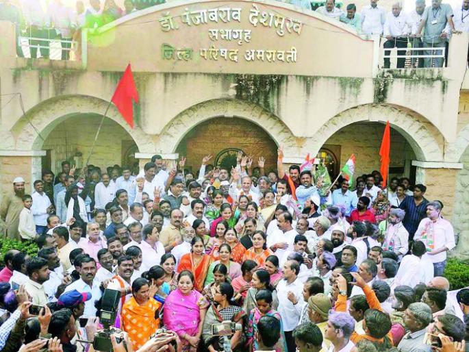 Congress with Shiv Sena defeats BJP | काँग्रेसला शिवसेनेची साथ, भाजपवर मात Congress with Shiv Sena defeats BJP | काँग्रेसला शिवसेनेची साथ, भाजपवर मात