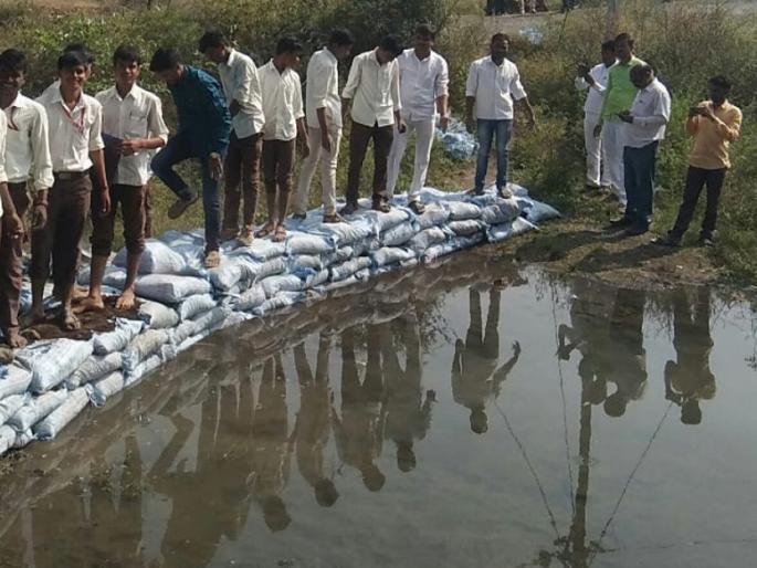 90 bunds built without spending money | रुपया खर्च न करता बांधले ३७९ बंधारे 90 bunds built without spending money | रुपया खर्च न करता बांधले ३७९ बंधारे
