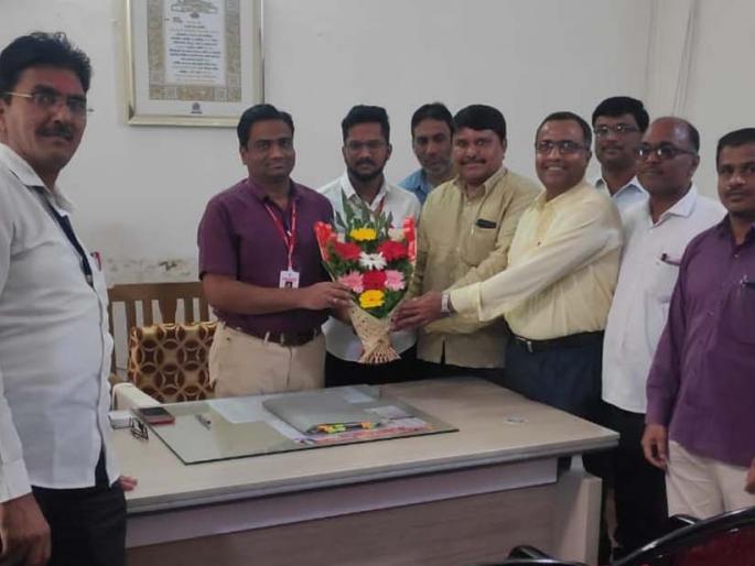 Deputy CEOs have additional charge of education officers | डेप्युटी सीईओंकडे शिक्षणाधिकाऱ्यांचा अतिरिक्त पदभार Deputy CEOs have additional charge of education officers | डेप्युटी सीईओंकडे शिक्षणाधिकाऱ्यांचा अतिरिक्त पदभार