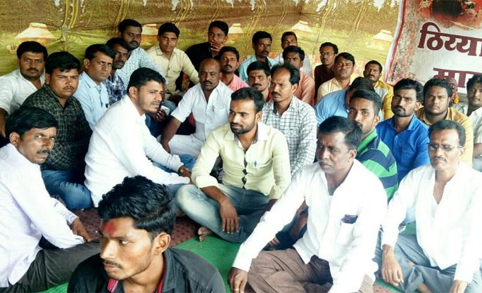 Dhangar community movement in Majalgaon | माजलगावात धनगर समाजाचे आंदोलन Dhangar community movement in Majalgaon | माजलगावात धनगर समाजाचे आंदोलन