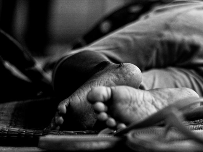 The biggest blow to the homeless | कोरोनाचा सर्वाधिक फटका बेघरांना