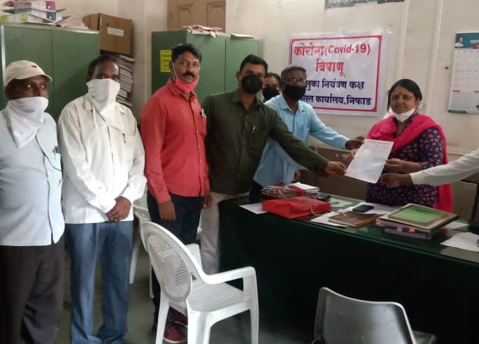 Ignoring the circular releasing Corona from service; Dissatisfied with the teacher | कोरोना सेवेतून मुक्त करण्याच्या परिपत्रकाकडे दुर्लक्ष; शिक्षकात नाराजी