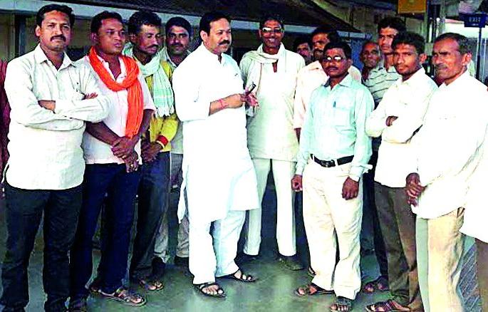 The 'dubbing' of the merchandise buyers in Maharashtra Express was closed | महाराष्ट्र एक्सप्रेसमधील दुधव्यावसायिकांचा ‘डबा’ बंद The 'dubbing' of the merchandise buyers in Maharashtra Express was closed | महाराष्ट्र एक्सप्रेसमधील दुधव्यावसायिकांचा ‘डबा’ बंद