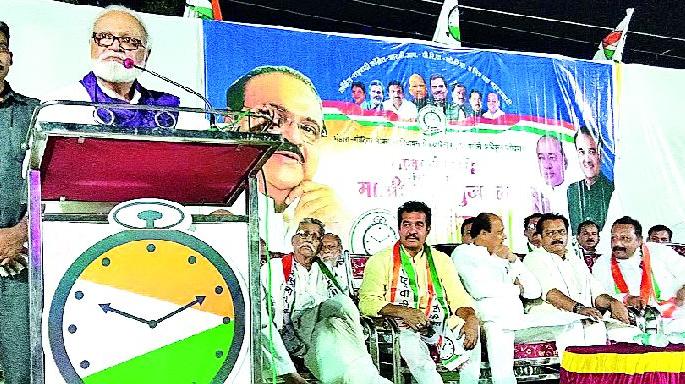 Modi government backs industrialists | मोदी सरकार उद्योगपतींच्या पाठीशी