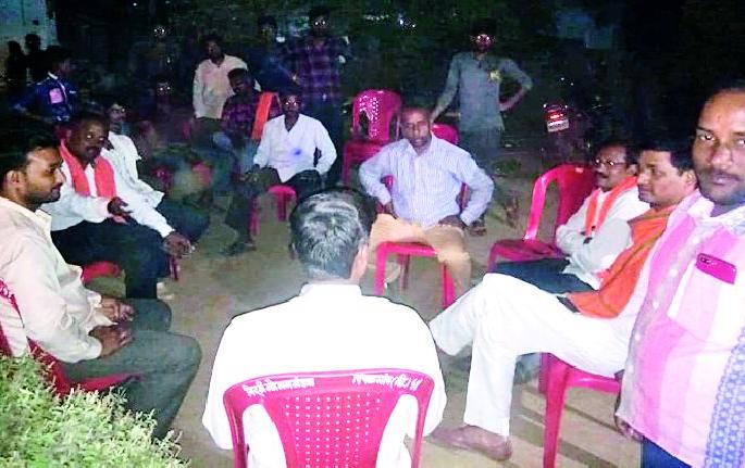 Lok Sabha Election 2019; Shivsainik finally came to the BJP for campaigning for BJP candidate | Lok Sabha Election 2019; भाजप उमेदवाराच्या प्रचारासाठी अखेर शिवसैनिक उतरले मैदानात Lok Sabha Election 2019; Shivsainik finally came to the BJP for campaigning for BJP candidate | Lok Sabha Election 2019; भाजप उमेदवाराच्या प्रचारासाठी अखेर शिवसैनिक उतरले मैदानात