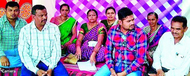 Fasting in front of Ganeshpur Gram Panchayat | गणेशपूर ग्रा.पं.समोर उपोषण