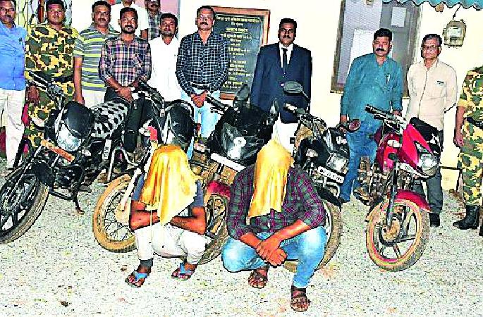 Two-wheeler burglary | दुचाकी चोर गजाआड Two-wheeler burglary | दुचाकी चोर गजाआड