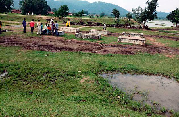 Yield on the bull market | अवैधरित्या भरणाºया बैल बाजारावर धाड