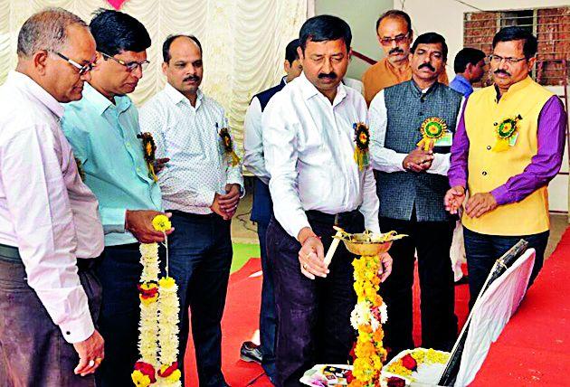 Manipulation of agricultural workers' agricos | कृषी कर्मचाऱ्यांचे ‘अॅग्रीकोज’मधून मनोमिलन Manipulation of agricultural workers' agricos | कृषी कर्मचाऱ्यांचे ‘अॅग्रीकोज’मधून मनोमिलन