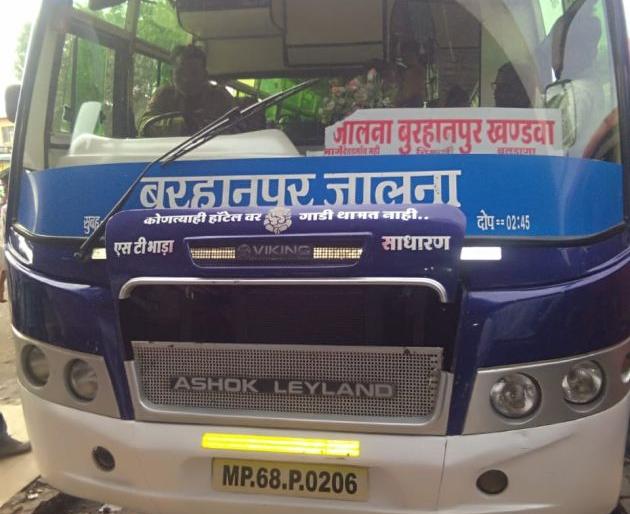 Madhya Pradesh bus conductor charges more fair | मध्यप्रदेशातील बसेसकडून बुलडाण्यातील प्रवाशांची लूट! Madhya Pradesh bus conductor charges more fair | मध्यप्रदेशातील बसेसकडून बुलडाण्यातील प्रवाशांची लूट!