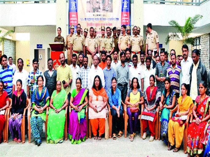 Ultimate Allocation: Sonassakhi, Biking made back after getting stolen goods recovered | मुद्देमाल वाटप : सोनसाखळी, दुचाकी केल्या परत चोरीस गेलेल्या वस्तू पुन्हा मिळाल्या Ultimate Allocation: Sonassakhi, Biking made back after getting stolen goods recovered | मुद्देमाल वाटप : सोनसाखळी, दुचाकी केल्या परत चोरीस गेलेल्या वस्तू पुन्हा मिळाल्या