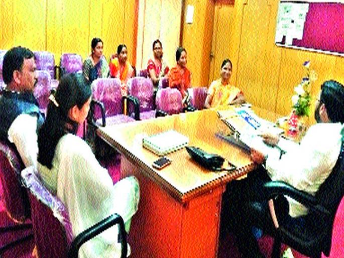 CIDCO Municipal Office: Today's head of the head of the meeting, the meeting took place by the staffing of the staff | सिडको मनपा कार्यालय : आज खातेप्रमुखांची बैठकसभापतींनी घेतली कर्मचाºयांची झाडाझडती CIDCO Municipal Office: Today's head of the head of the meeting, the meeting took place by the staffing of the staff | सिडको मनपा कार्यालय : आज खातेप्रमुखांची बैठकसभापतींनी घेतली कर्मचाºयांची झाडाझडती