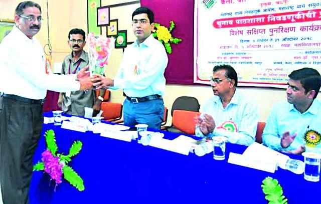 Vigilants need to be aware of democracy | लोकशाहीसाठी जागरुक मतदारांची गरज